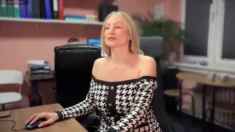 LegsLONG online show from 01/12/26, 05:23