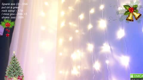 Snapshot of leia_bell chatting on 12/24/24, 03:47 hey Im Leia and I love rock  online show from 12/24/24, 03:47