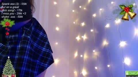 Snapshot of leia_bell chatting on 01/05/25, 06:13 hey Im Leia and I love rock  online show from 01/05/25, 06:13