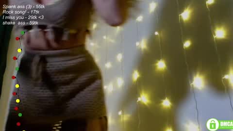 Snapshot of leia_bell chatting on 01/17/25, 06:12 hey Im Leia and I love rock  online show from 01/17/25, 06:12