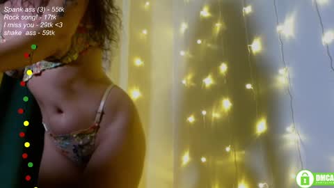 Snapshot of leia_bell chatting on 01/17/25, 09:17 hey Im Leia and I love rock  online show from 01/17/25, 09:17