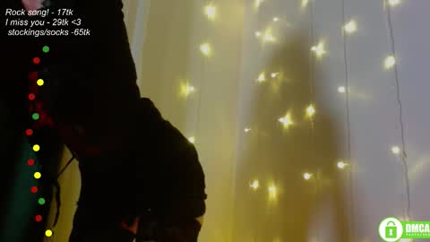 Snapshot of leia_bell chatting on 09/26/25, 07:29 hey Im Leia and I love rock  online show from 09/26/25, 07:29