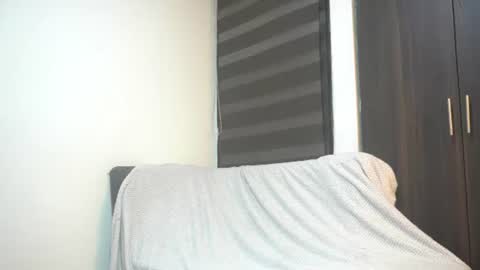 Snapshot of leiaah__ chatting on 06/25/26, 12:10 Leah online show from 06/25/26, 12:10