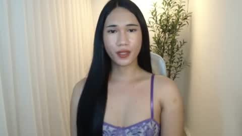 Snapshot of leighs_celine chatting on 06/17/26, 12:50 leighs_celine online show from 06/17/26, 12:50