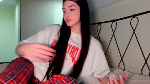 Leila online show from 02/13/25, 09:06