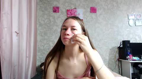 Snapshot of leila_bambi_ chatting on 10/22/25, 01:11 leila_bambi_ online show from 10/22/25, 01:11