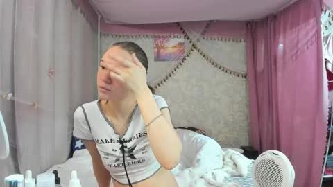 leila_bambi_ online show from 04/15/26, 01:01