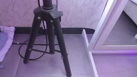 Leila online show from 12/13/25, 07:53