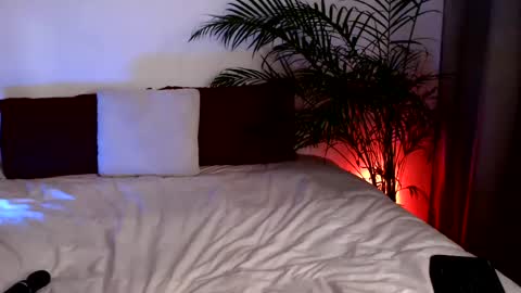 LEILA LUNA online show from 06/25/26, 02:11