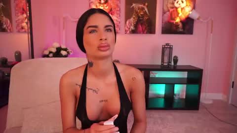 Leila online show from 06/26/26, 09:35