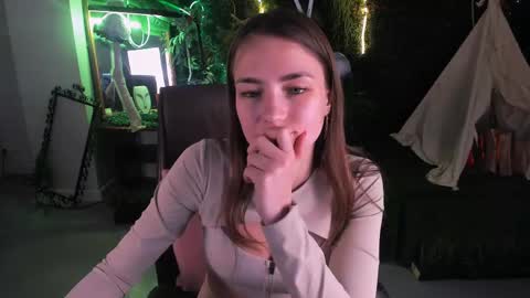 Snapshot of leilarai chatting on 02/07/25, 01:43 Leila Rai online show from 02/07/25, 01:43