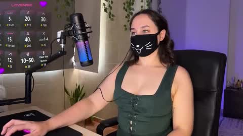 Snapshot of lemi_peachy chatting on 10/20/25, 09:43 Lemi online show from 10/20/25, 09:43