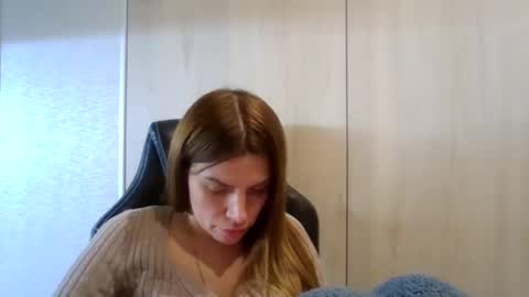 Snapshot of lena6122000 chatting on 10/15/25, 07:25 lena6122000 online show from 10/15/25, 07:25