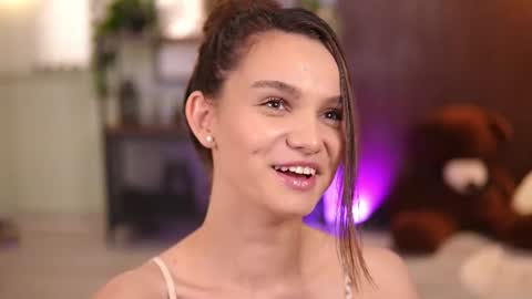 Lena Laurent online show from 06/19/26, 09:46