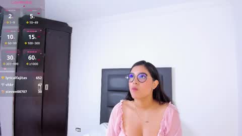 Snapshot of lena_rousseau chatting on 03/07/25, 08:34 Lena Rousseau online show from 03/07/25, 08:34