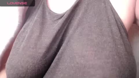 Snapshot of lenagolden chatting on 03/08/25, 09:06 lenagolden online show from 03/08/25, 09:06