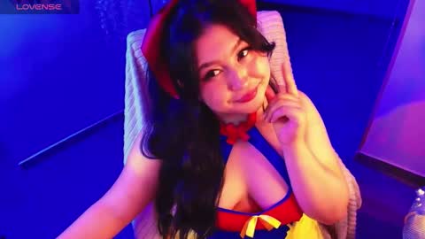 Lenna Kang online show from 02/09/26, 09:41