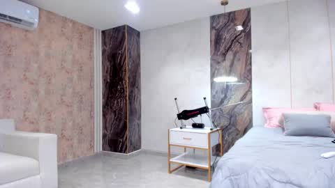 Lenathompson online show from 02/11/25, 03:50