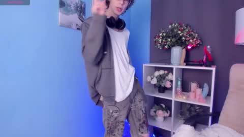 Snapshot of leo_bensyten chatting on 10/24/25, 11:50 Leo online show from 10/24/25, 11:50