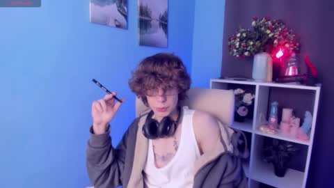 Snapshot of leo_bensyten chatting on 10/25/25, 02:24 Leo online show from 10/25/25, 02:24