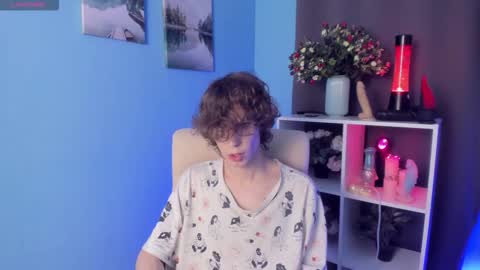 Snapshot of leo_bensyten chatting on 10/26/25, 02:01 Leo online show from 10/26/25, 02:01