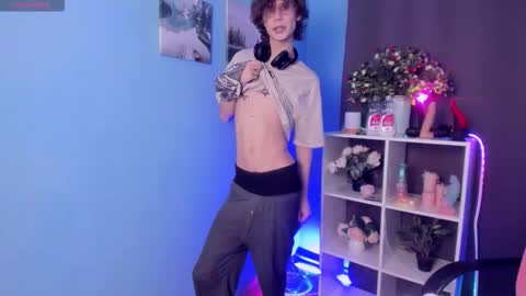 Snapshot of leo_bensyten chatting on 10/29/25, 01:02 Leo online show from 10/29/25, 01:02