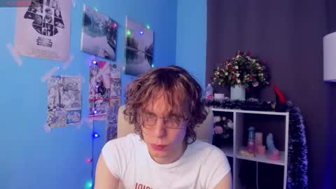 Snapshot of leo_bensyten chatting on 12/01/25, 01:38 Leo online show from 12/01/25, 01:38