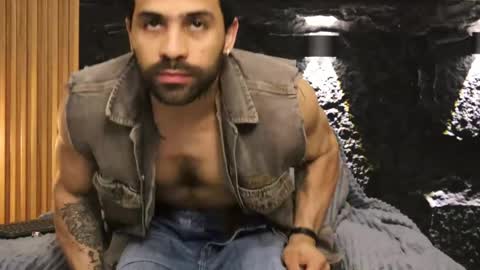 Snapshot of leo_diaz01 chatting on 03/30/26, 12:00 Leo Diaz online show from 03/30/26, 12:00