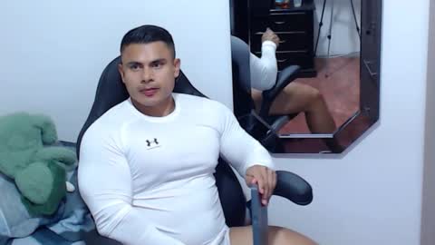 Snapshot of leo_muscleboy chatting on 03/20/26, 11:42 Leo online show from 03/20/26, 11:42