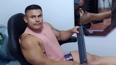 Snapshot of leo_muscleboy chatting on 03/22/26, 12:47 Leo online show from 03/22/26, 12:47