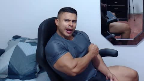 Snapshot of leo_muscleboy chatting on 03/25/26, 01:50 Leo online show from 03/25/26, 01:50