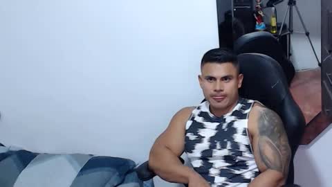Snapshot of leo_muscleboy chatting on 03/31/26, 02:35 Leo online show from 03/31/26, 02:35