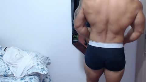 Snapshot of leo_muscleboy chatting on 04/09/26, 02:22 Leo online show from 04/09/26, 02:22