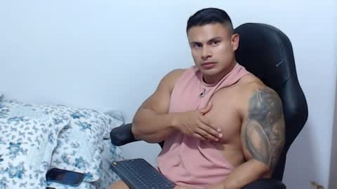 Snapshot of leo_muscleboy chatting on 04/28/26, 10:59 Leo online show from 04/28/26, 10:59