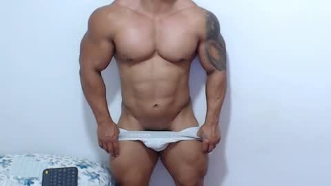 Snapshot of leo_muscleboy chatting on 05/05/26, 12:29 Leo online show from 05/05/26, 12:29
