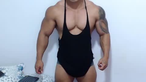 Snapshot of leo_muscleboy chatting on 05/07/26, 10:37 Leo online show from 05/07/26, 10:37