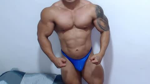 Snapshot of leo_muscleboy chatting on 06/11/26, 02:44 Leo online show from 06/11/26, 02:44