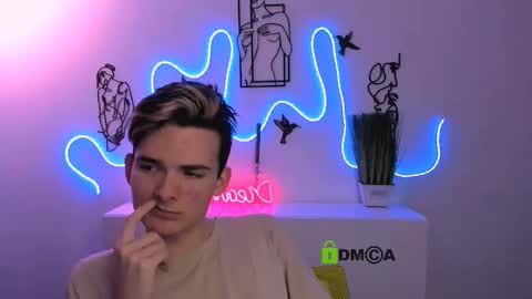 Snapshot of leo_valor chatting on 12/19/25, 10:39 leo_valor online show from 12/19/25, 10:39