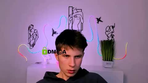 Snapshot of leo_valor chatting on 12/21/25, 01:40 leo_valor online show from 12/21/25, 01:40