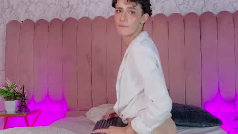 Snapshot of leo_williams_ chatting on 07/19/26, 12:25 Leo Williams online show from 07/19/26, 12:25