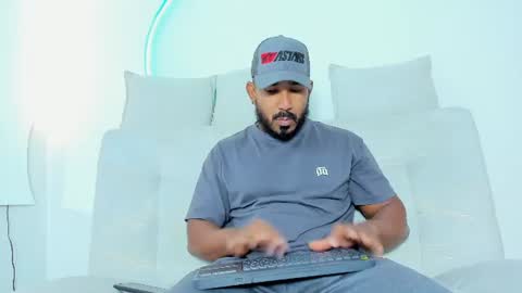 Snapshot of leocarter_ chatting on 06/18/26, 01:15 leo online show from 06/18/26, 01:15