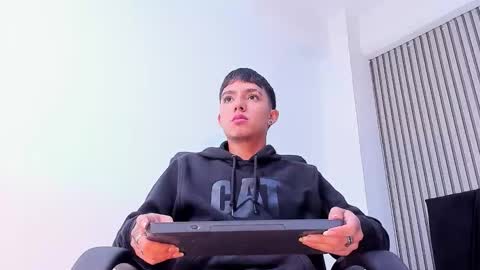 leohard_ online show from 01/14/26, 11:38