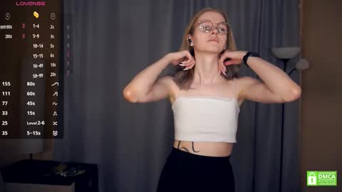 Snapshot of leolakorner chatting on 01/17/26, 07:06 Hello Im Roxy Im just starting my journey here so lets get acquainted online show from 01/17/26, 07:06