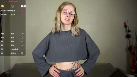 Snapshot of leolakorner chatting on 02/12/26, 07:53 Hello Im Roxy Im just starting my journey here so lets get acquainted online show from 02/12/26, 07:53