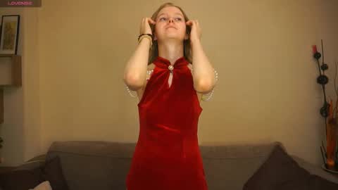 Snapshot of leolakorner chatting on 02/14/26, 08:38 Hello Im Roxy Im just starting my journey here so lets get acquainted online show from 02/14/26, 08:38