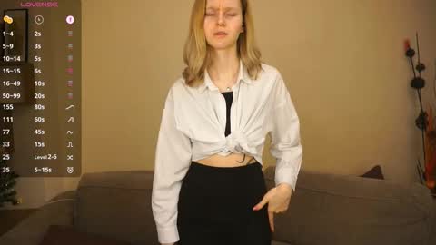 Snapshot of leolakorner chatting on 02/15/26, 07:21 Hello Im Roxy Im just starting my journey here so lets get acquainted online show from 02/15/26, 07:21