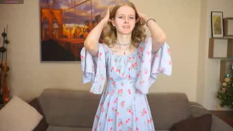 Snapshot of leolakorner chatting on 02/27/26, 04:18 Hello Im Roxy Im just starting my journey here so lets get acquainted online show from 02/27/26, 04:18