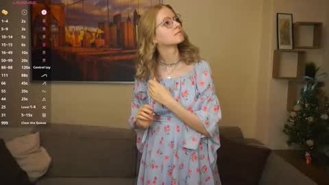 Snapshot of leolakorner chatting on 03/04/26, 05:08 Hello Im Roxy Im just starting my journey here so lets get acquainted online show from 03/04/26, 05:08