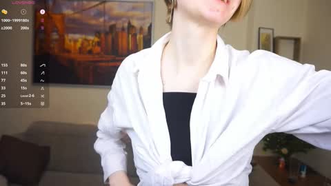 Snapshot of leolakorner chatting on 03/15/26, 05:08 Hello Im Roxy Im just starting my journey here so lets get acquainted online show from 03/15/26, 05:08