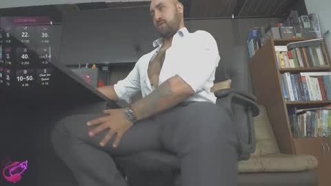 Snapshot of leon_1717 chatting on 02/12/26, 04:24 Leon online show from 02/12/26, 04:24